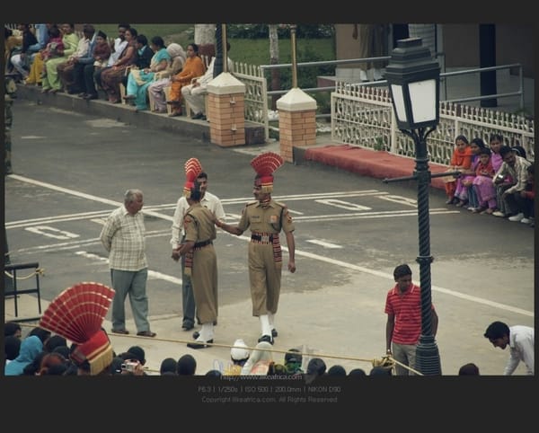 인도-파키스탄 국경 국기 하강식