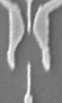The Addition Spectrum of a Lateral Dot from Coulomb and Spin Blockade Spectroscopy (쿨롱 및 스핀 봉쇄 분광법으로부터 측면 점의 추가 스펙트럼)